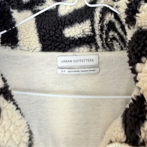 Urban Outfitters Olivia Print Sherpa Butterfly Fleece Black White Teddy Jacket - Picture 8 of 9